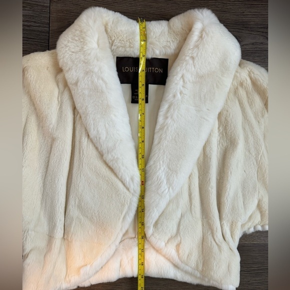 Louis Vuitton 100% Weasel Fur Cropped Jacket – Ivory – FR 38 (US 6) - Picture 8 of 16